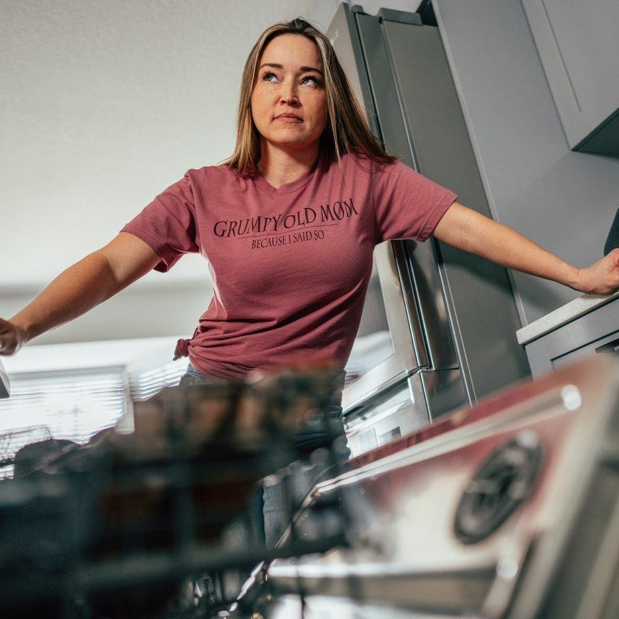 Women's Grumpy Old Mom Boyfriend Fit T-Shirt - Heather Mauve